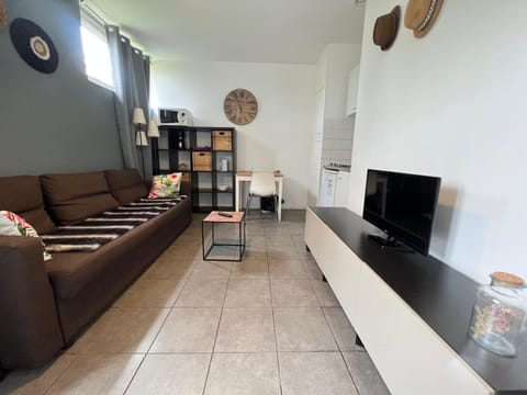 Communal lounge/ TV room, TV and multimedia, Living room, Seating area, Evening entertainment