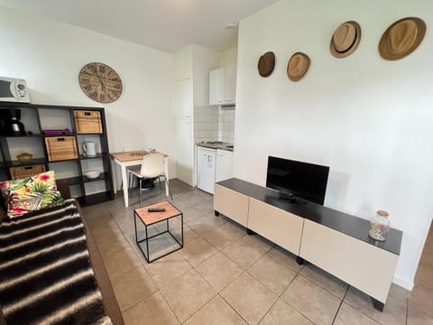 Communal lounge/ TV room, TV and multimedia, Kitchen or kitchenette, Living room, Seating area, Evening entertainment, minibar