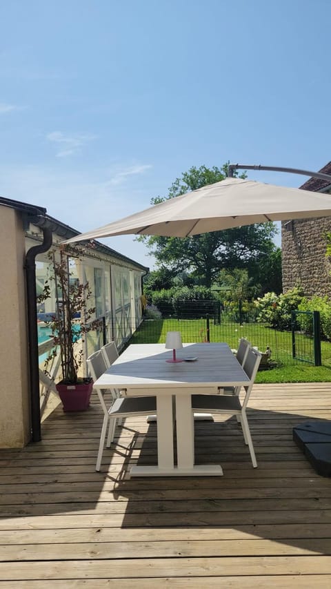 Bienvenue au Faré Hibiscus Apartment in Bourgogne-Franche-Comté