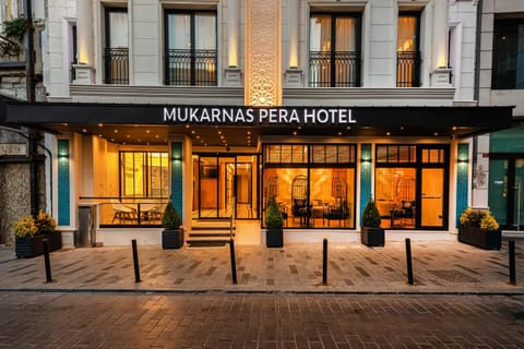 Facade/entrance