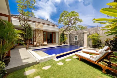 Property building, Patio, Day, Garden, Balcony/Terrace, Garden view, Pool view, Swimming pool, sunbed