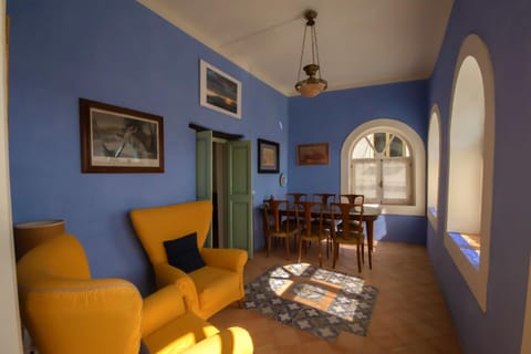 Seating area, hair dresser