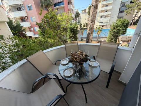 Balcony/Terrace, sunbed