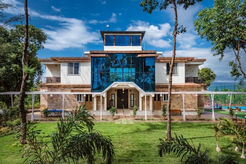 Property building, Patio, Facade/entrance, Spring, Day, Natural landscape, Garden, View (from property/room), Balcony/Terrace, Seating area, Garden view, Swimming pool