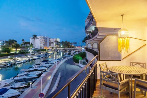 Night, View (from property/room), Balcony/Terrace, Seating area