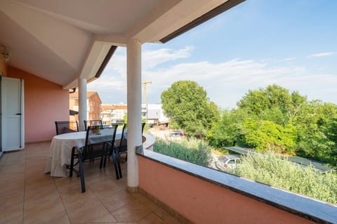 Day, View (from property/room), Balcony/Terrace, Dining area, Garden view