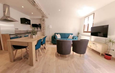 Communal lounge/ TV room, Kitchen or kitchenette, Dining area