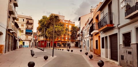 Neighbourhood, Street view