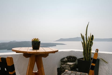 Anemos Family Suites Apartment in Thera