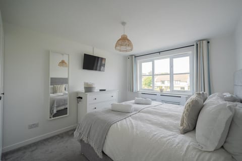 HighTide - 2 bed with parking, balcony & sea view. Apartment in Swanage