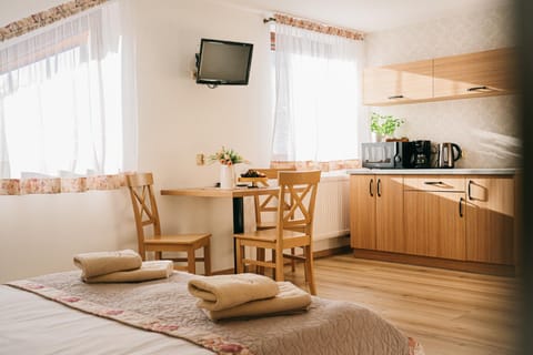 Bed, TV and multimedia, Photo of the whole room, Seating area