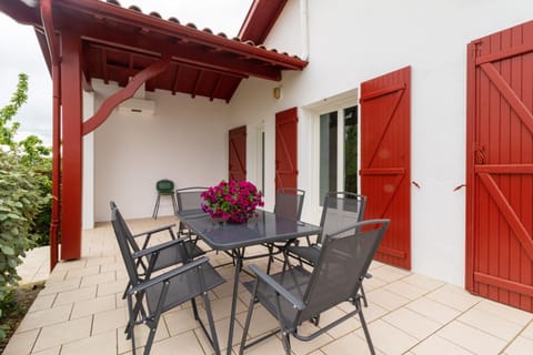 Patio, Dining area