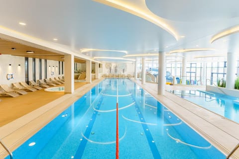 Pool view, Swimming pool, sunbed