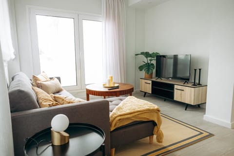 TV and multimedia, Living room, Decorative detail, Seating area