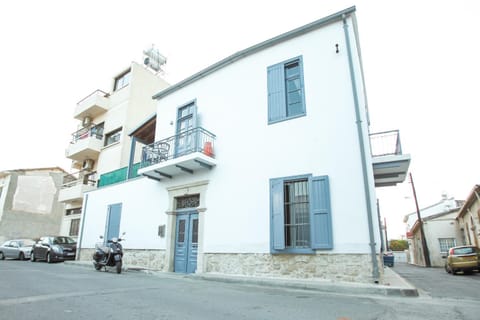 Facade/entrance