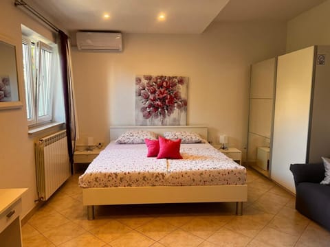 Bed, Photo of the whole room, Bedroom, wardrobe