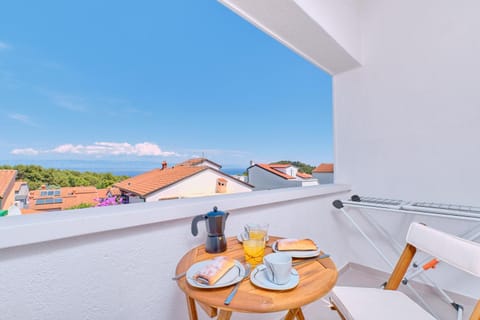 Day, View (from property/room), Balcony/Terrace, Food and drinks, Sea view