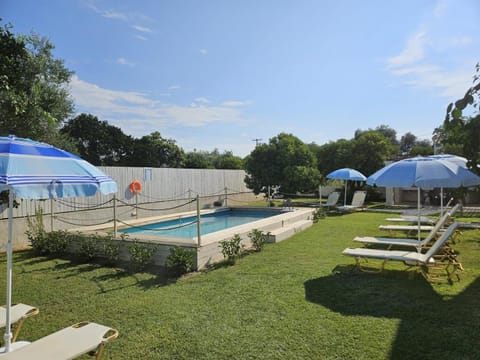 Garden view, Pool view, Swimming pool, sunbed