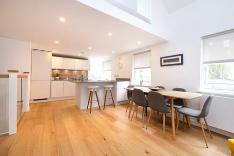 Property building, Kitchen or kitchenette, Dining area, Communal kitchen