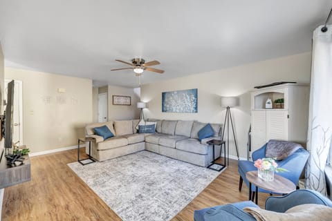 TV and multimedia, Living room, Seating area, fireplace