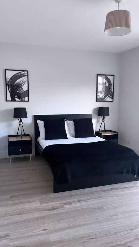 3 Bedroom House Near City Centre Glasgow Sleeps 7 Apartment in Glasgow