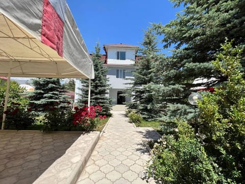 Property building, Facade/entrance, Garden