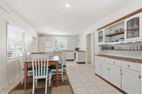 Dining area, kitchen