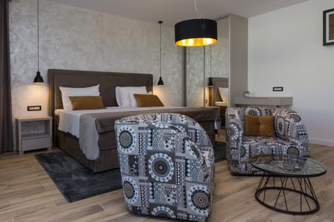 Bed, Photo of the whole room, Seating area, Bedroom