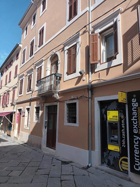 Property building, Facade/entrance