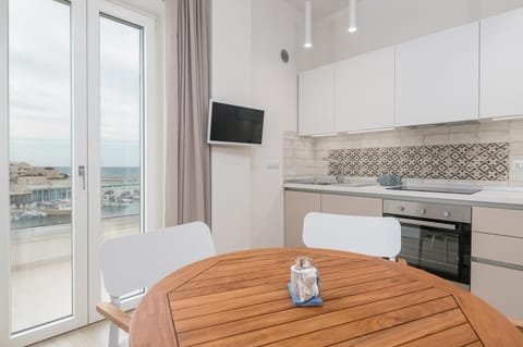 TV and multimedia, Kitchen or kitchenette, Dining area, pet friendly, stove