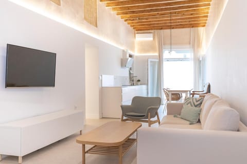 Communal lounge/ TV room, Kitchen or kitchenette, Dining area