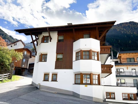Property building, Day, Natural landscape, Mountain view