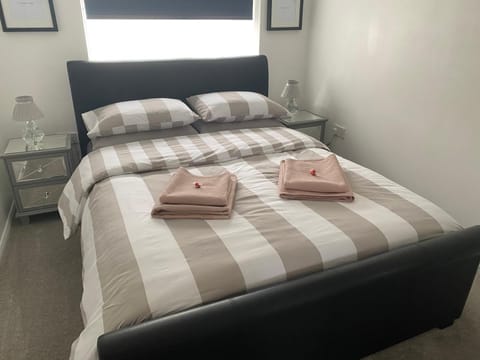 Bedroom, towels