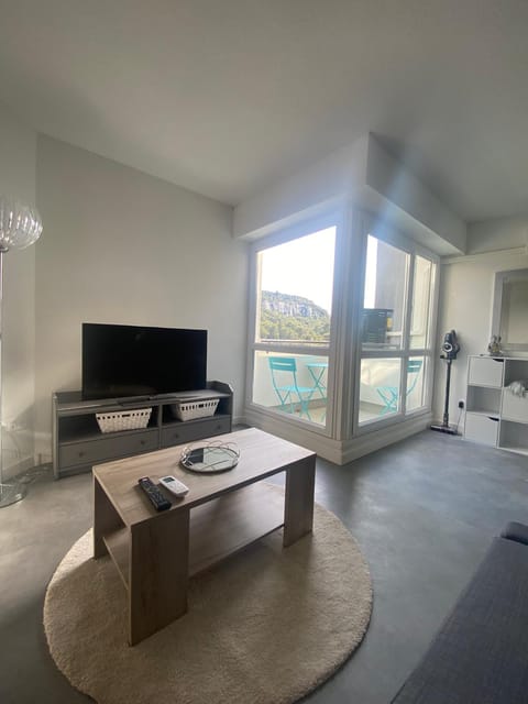 TV and multimedia, Living room, Mountain view