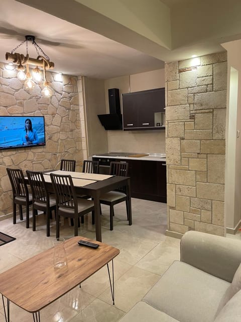 TV and multimedia, Kitchen or kitchenette, Dining area