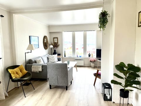 TV and multimedia, View (from property/room), Living room, Seating area