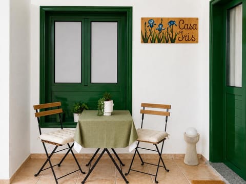 Facade/entrance, Balcony/Terrace