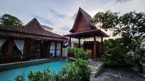 Property building, Patio, Day, Garden, Massage, Sauna, Sauna, Spa and wellness centre/facilities, Spa and wellness centre/facilities, Spa and wellness centre/facilities, Garden view, Pool view, Swimming pool