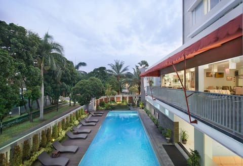Swimming pool