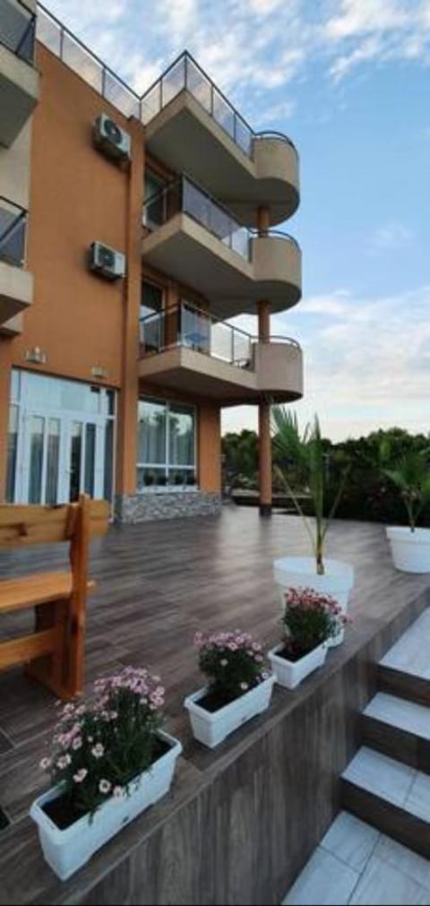 Property building, Day, Garden