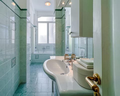 Grande appartamento in zona tranquilla Apartment in Varazze