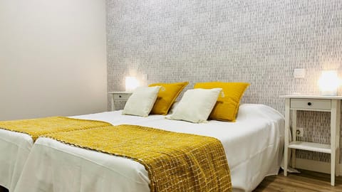 Centrally located duplex: Madrid Río-Palacio Real LINNEO Apartment in Centro