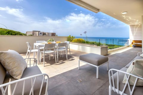 Natural landscape, Balcony/Terrace, Sea view