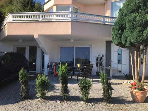 Property building, Facade/entrance, Garden, Garden view