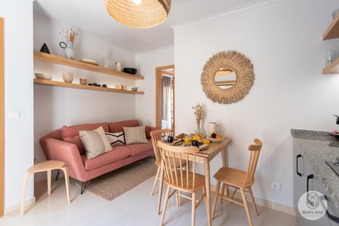 Communal lounge/ TV room, Living room, Lounge or bar, Decorative detail, Seating area, Dining area