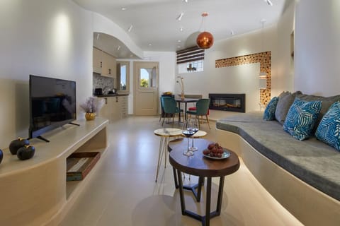 Kitchen or kitchenette, Living room, Dining area, Guests, flat iron, acessibility, air conditioner