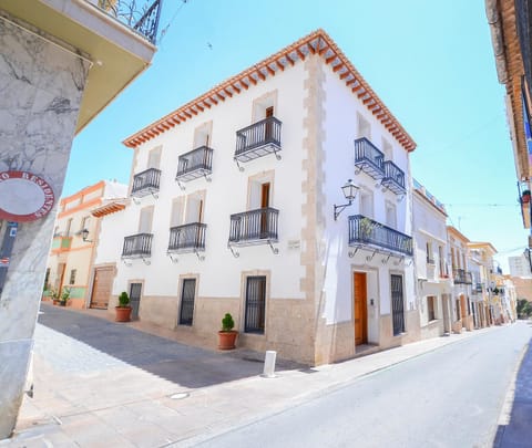 Property building, Neighbourhood