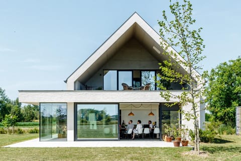 Property building, Facade/entrance, Natural landscape, Garden, View (from property/room), Balcony/Terrace, Garden view