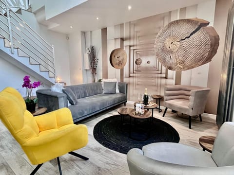 Duplex Design 6P - accès jardin et parking gratuit House in Vanves