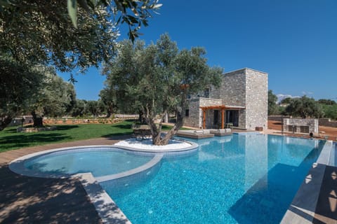 Property building, Garden view, Pool view, Swimming pool, sunbed